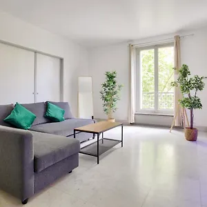 luxurious-2-bedrooms-tour-eiffel-rapp-free-netflix.fr-paris.fr/